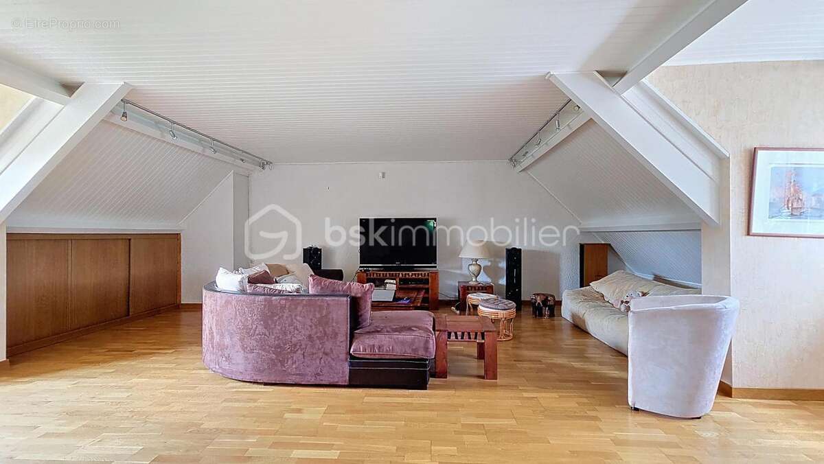 Maison à CHEVRY-COSSIGNY