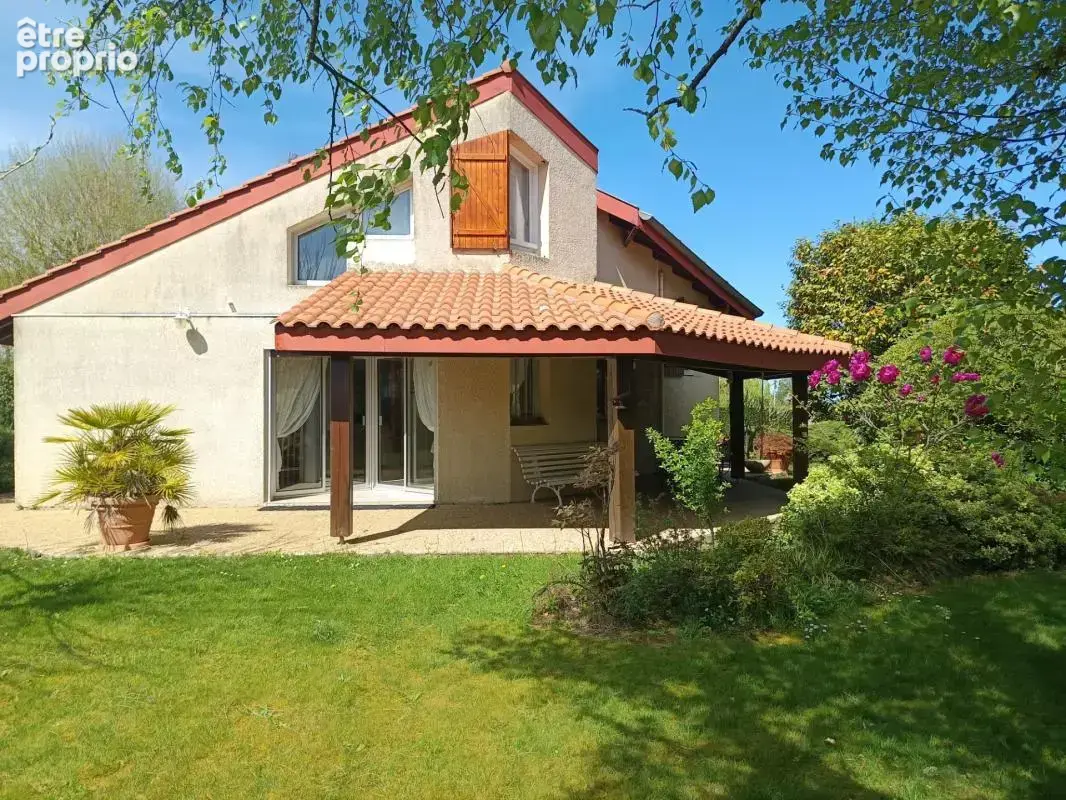 Maison d’Architecte Lumineuse 4 chambres , Piscine et Grand Jardin Paysager - photo 2