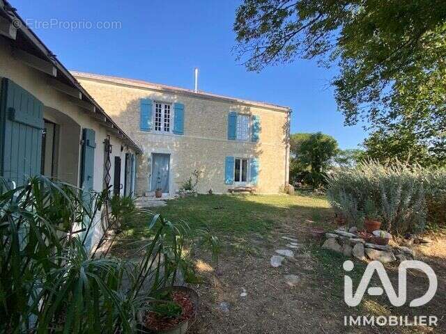 Maison 224 m² à Puyravault  - photo 2