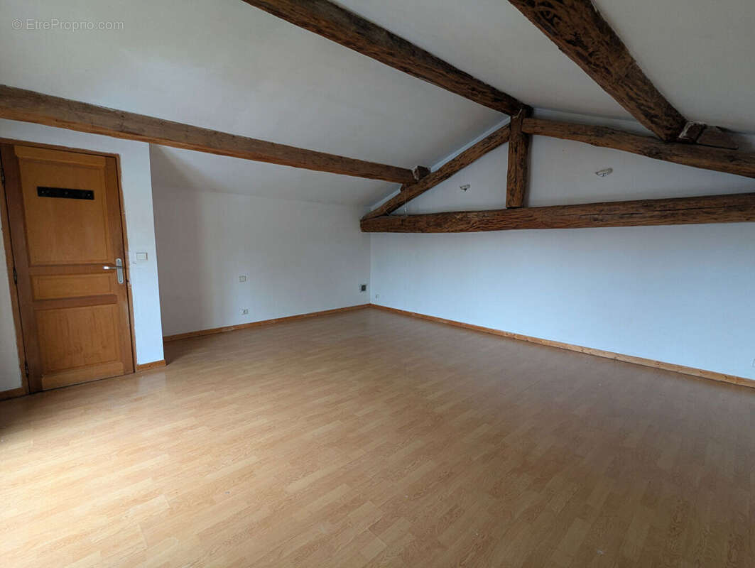 Appartement à SALERNES