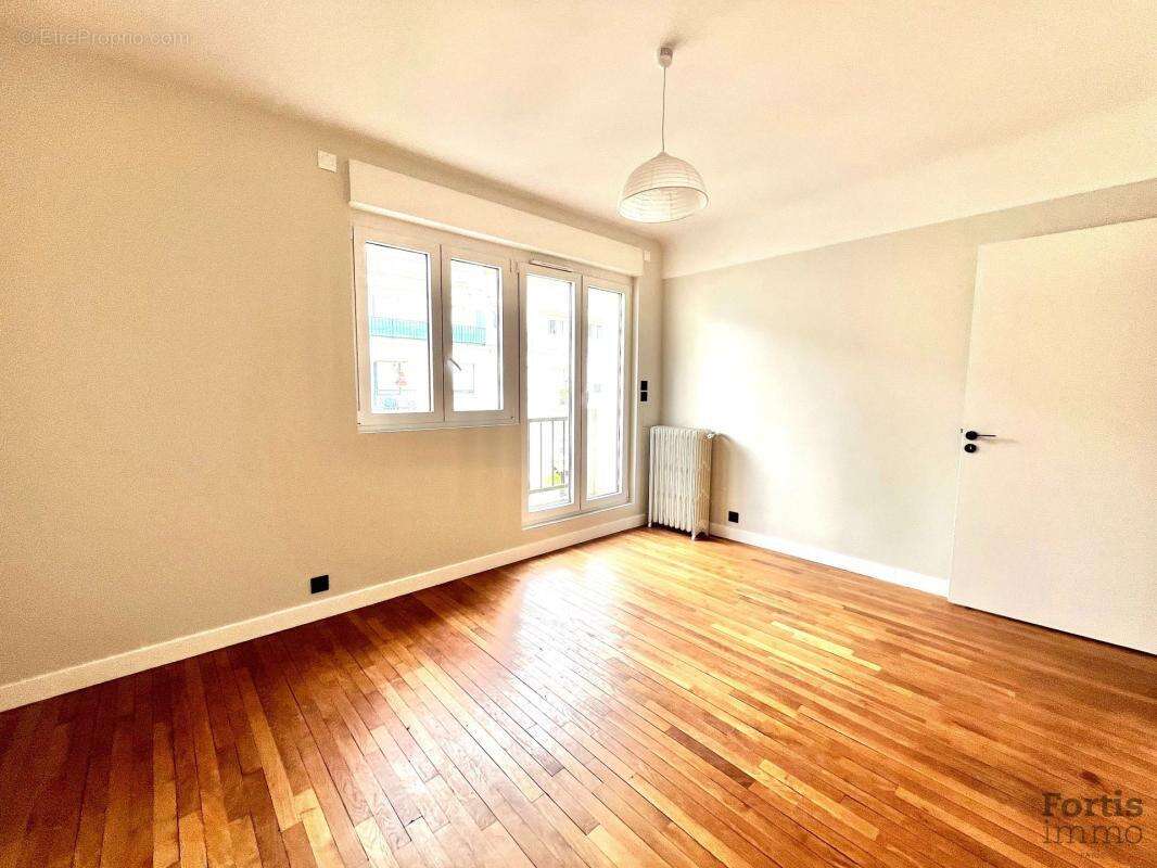 Appartement à PARIS-7E