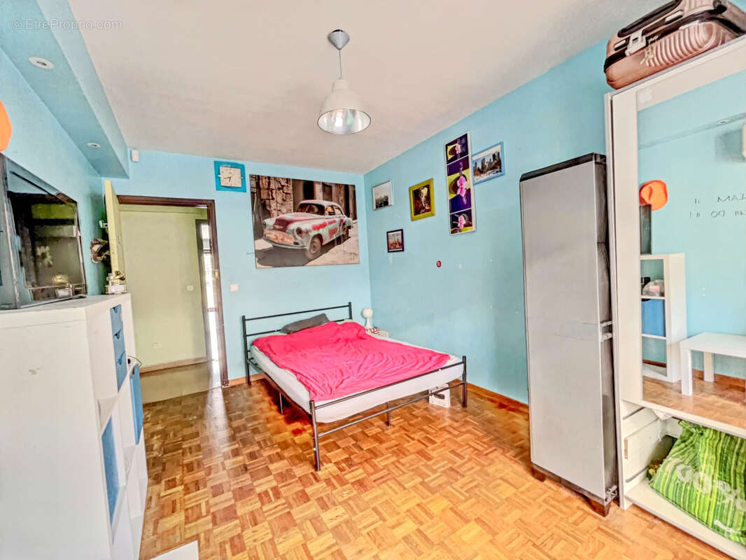 Appartement à MARSEILLE-5E