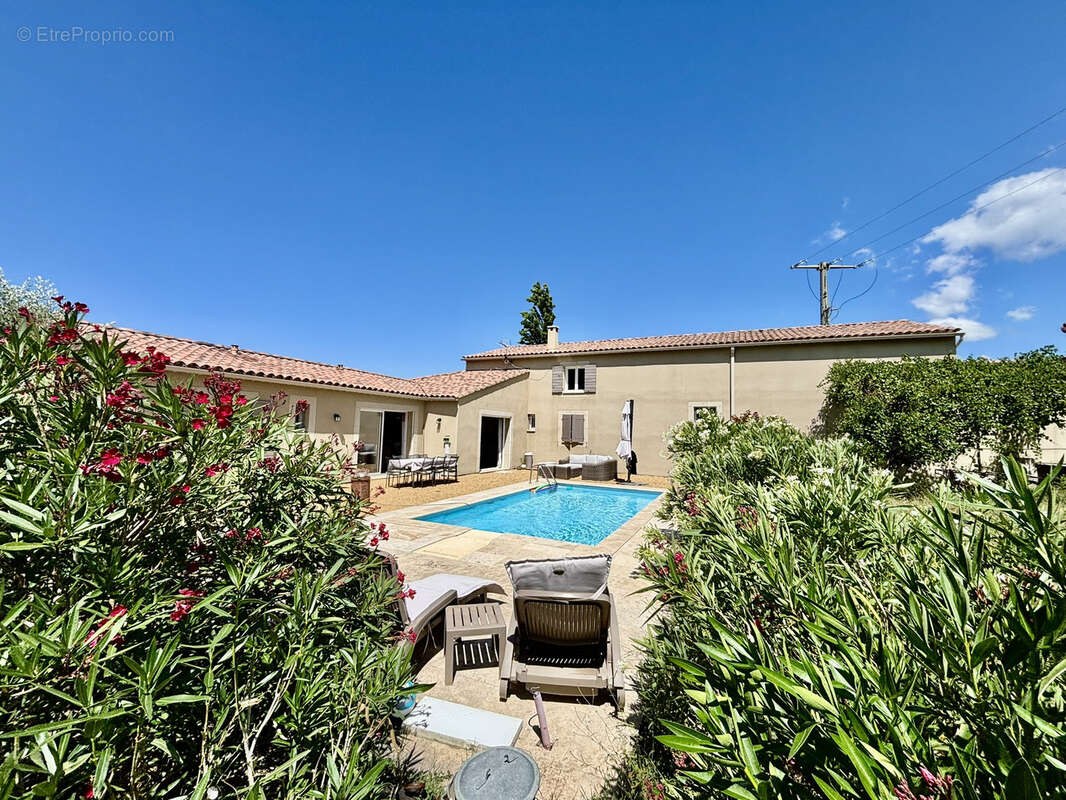 Commerce à MALAUCENE