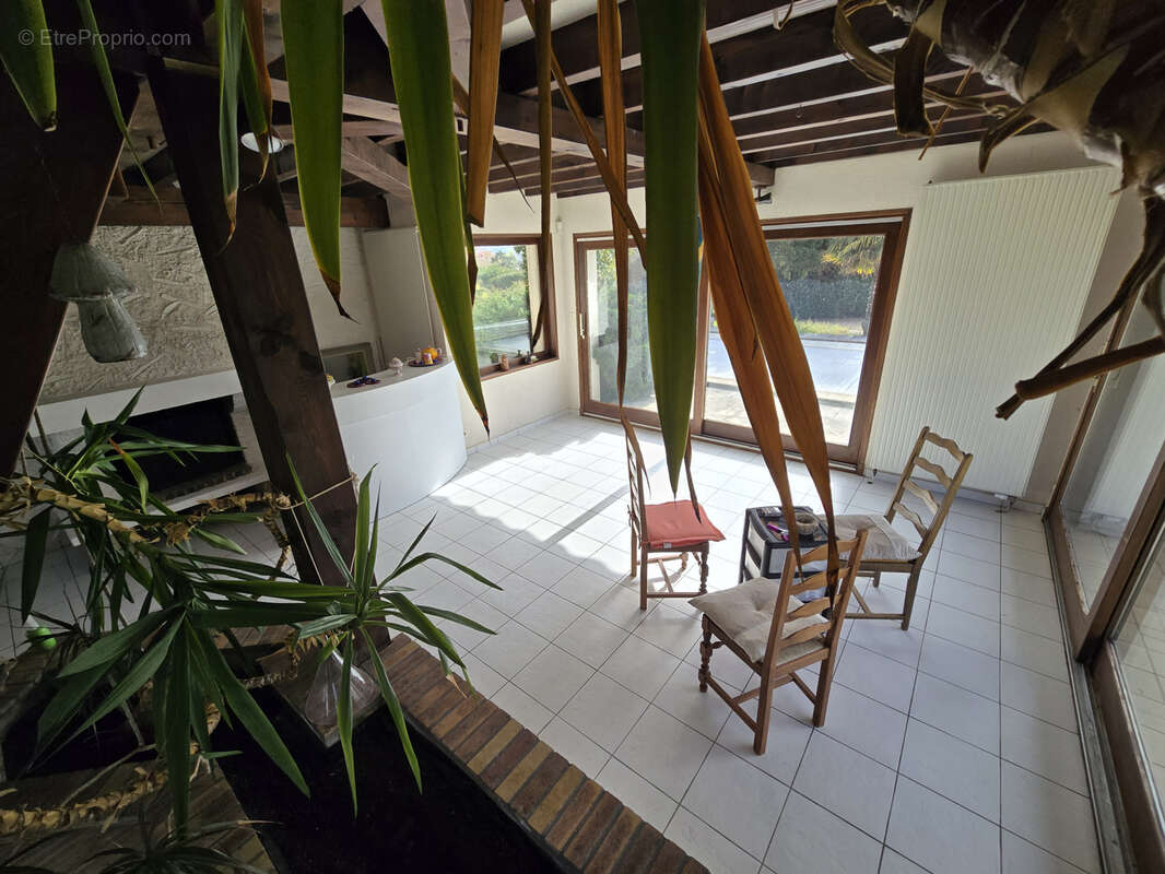 Maison à SAINT-REMY-EN-ROLLAT