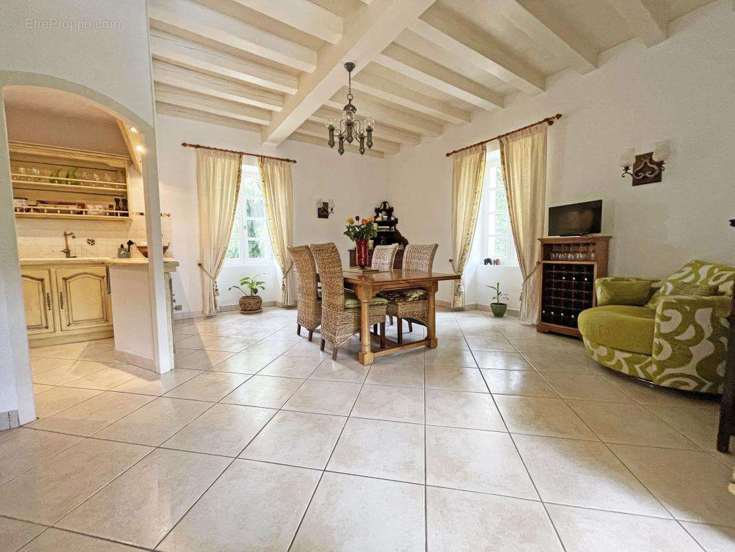 Maison à CAMPAGNE