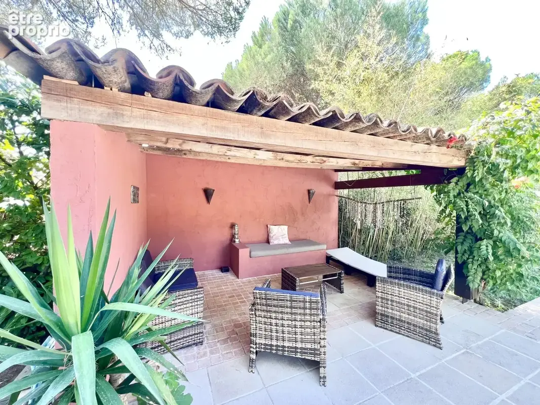 Bastide provençale de charme de 183.51 m² sur 1 980 m² de terrain paysagé avec piscine - photo 7
