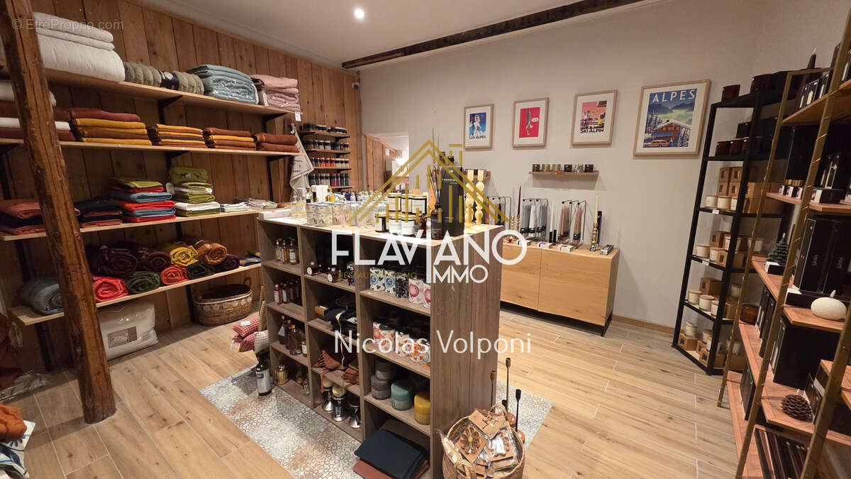 Local Commercial et appartement - photo 4