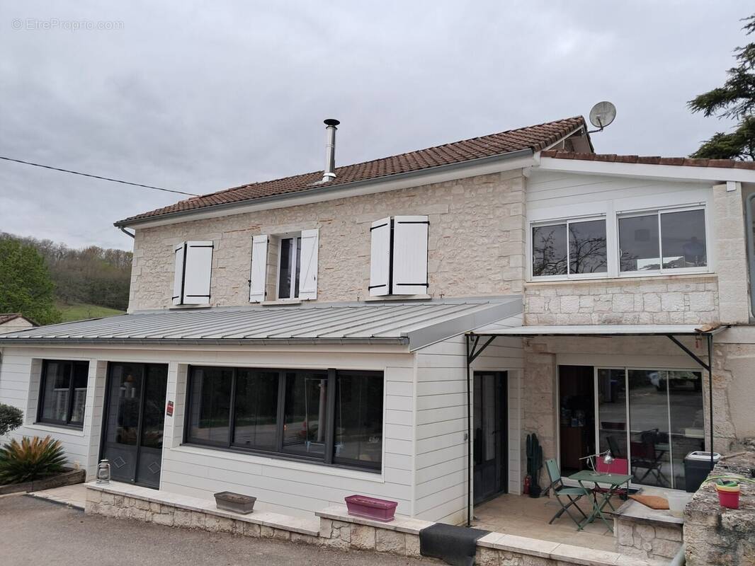 Maison à SAINTE-COLOMBE-EN-BRUILHOIS