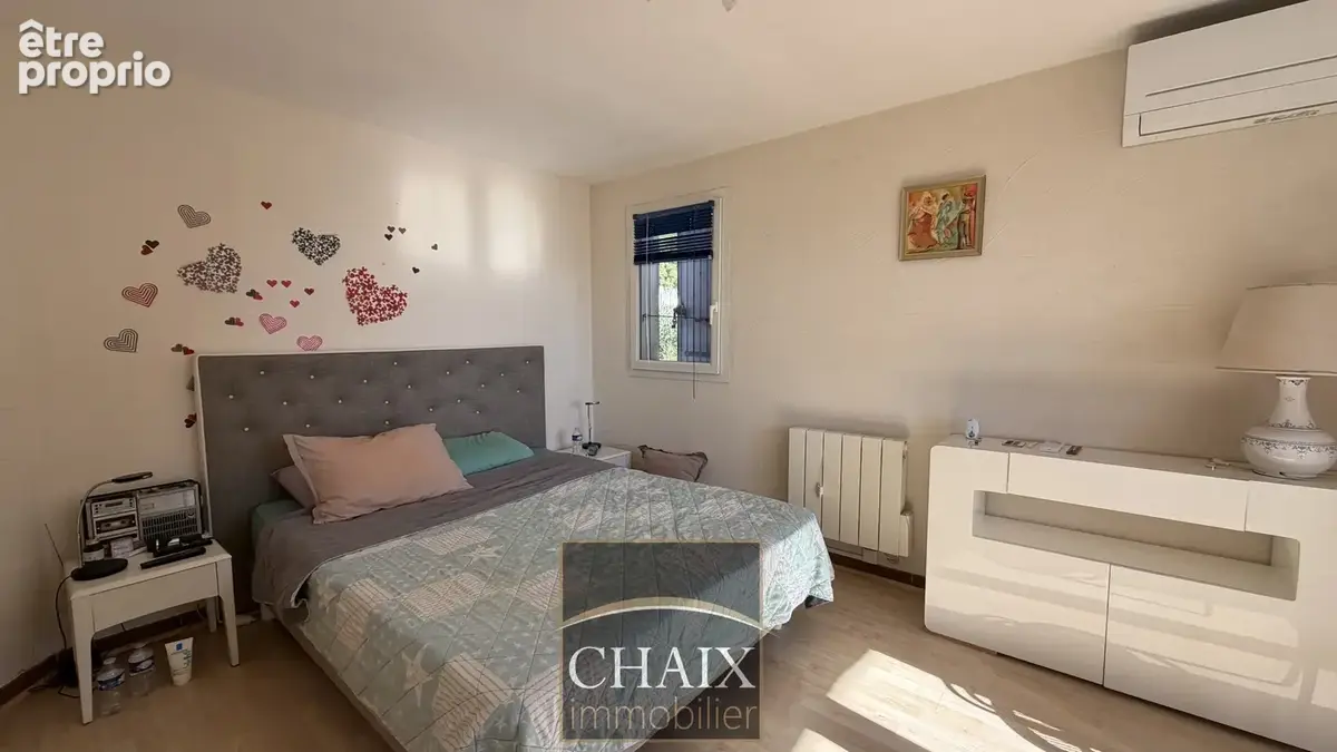 Villa lumineuse avec vue dégagée et piscine. - photo 16