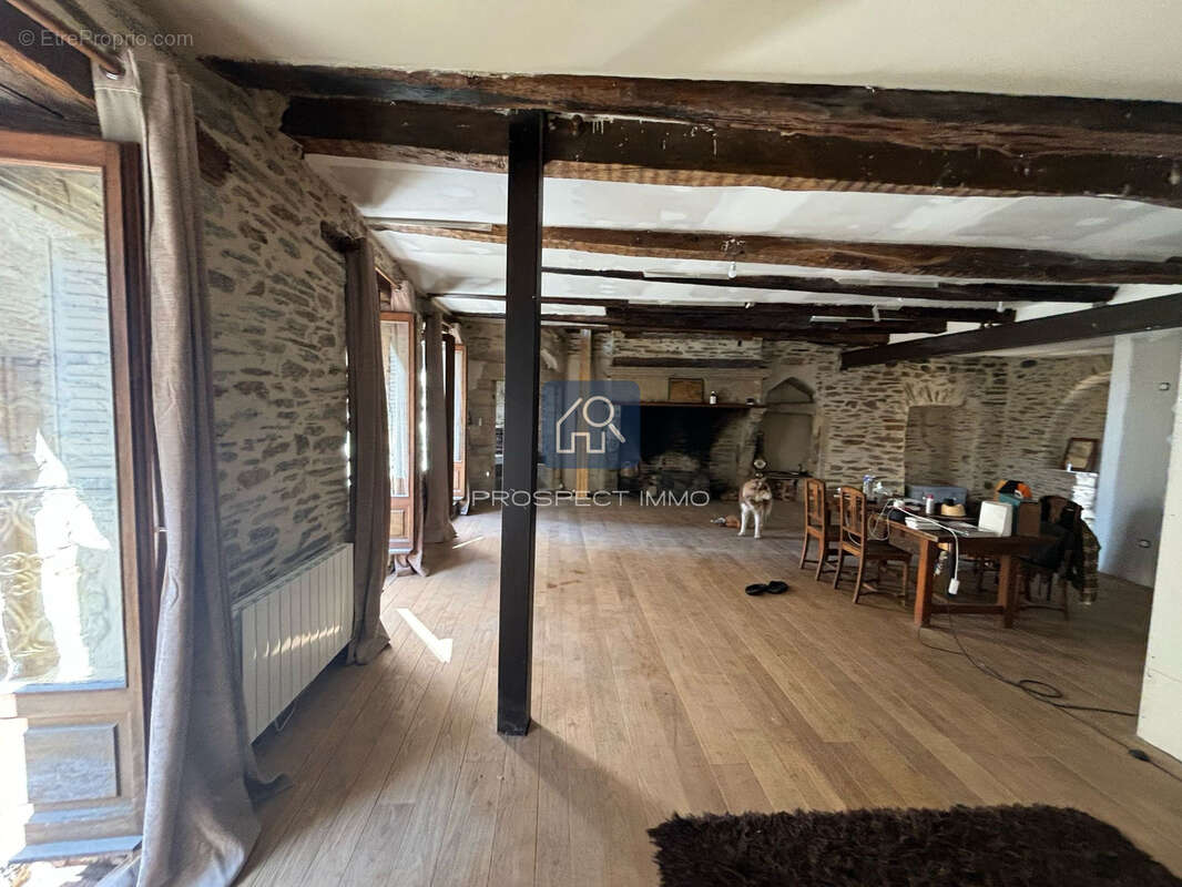 Maison à ESTAING
