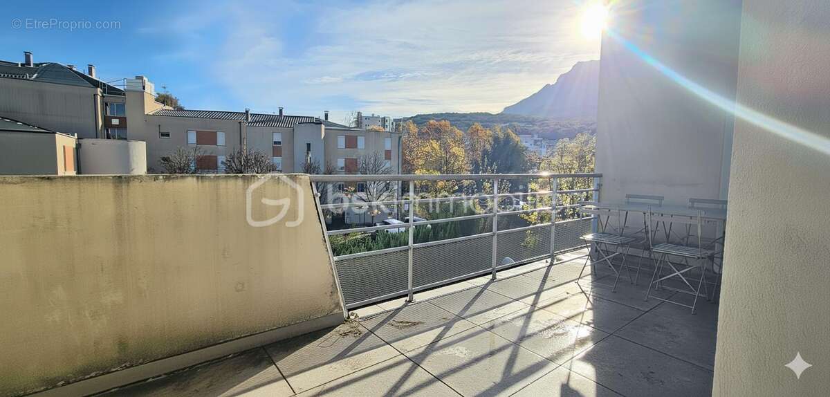 Appartement à FONTAINE