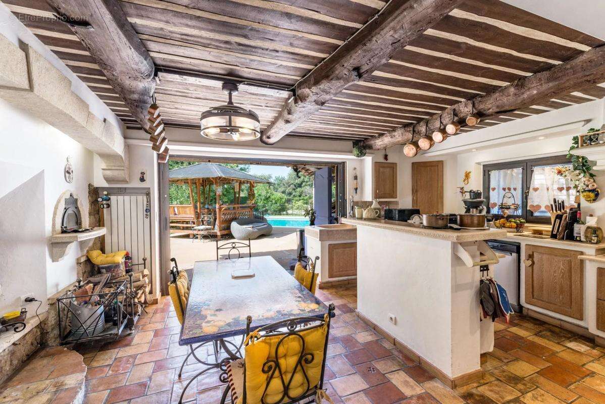 Maison à ROQUEFORT-LES-PINS