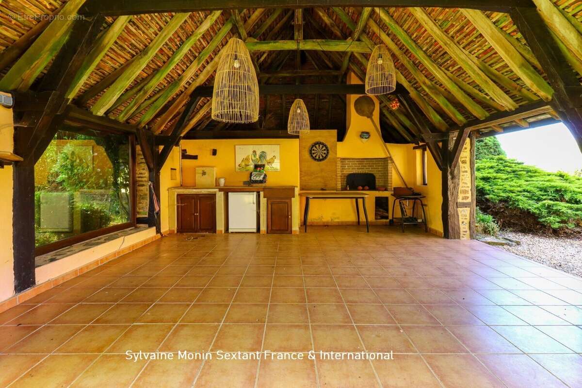 Propriété de caractère en pierre avec piscine et grange, alliant charme de l'ancien et confort contemporain - photo 6
