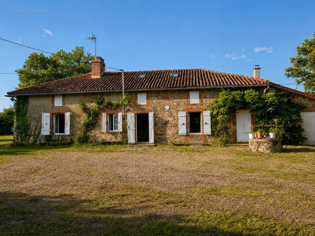 Maison à LUCHAPT