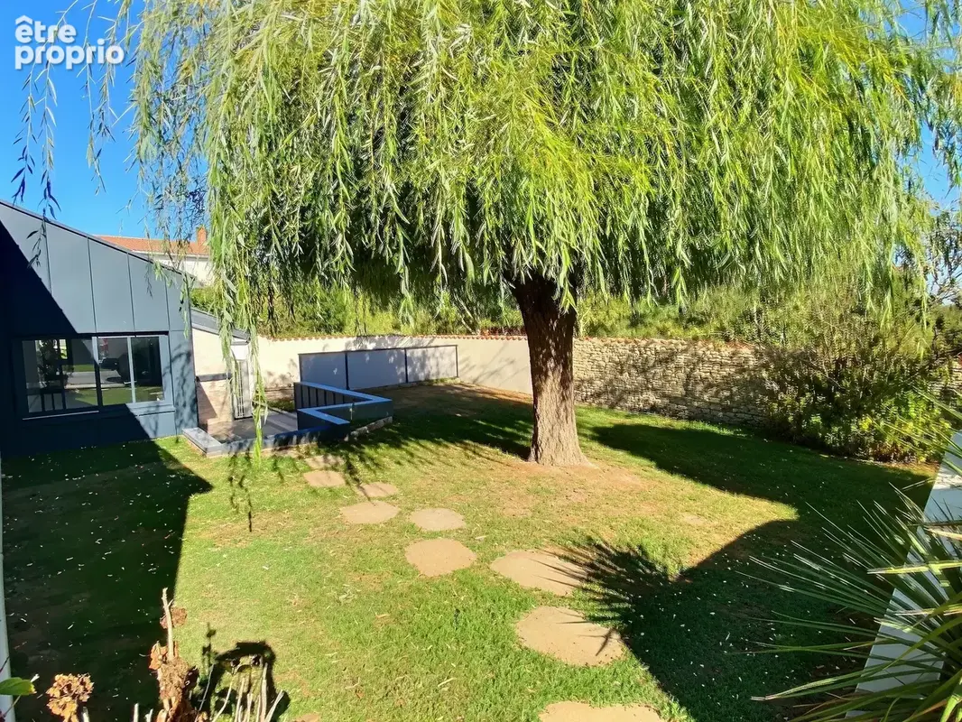 Maison avec piscine, jacuzzi et beaux espaces annexes - photo 17