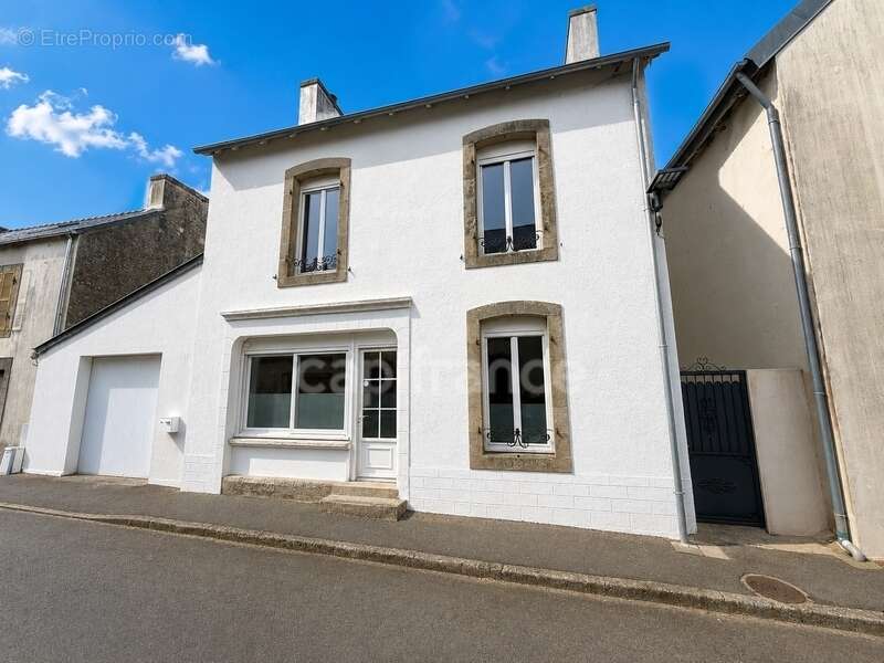 Maison à PLOMODIERN