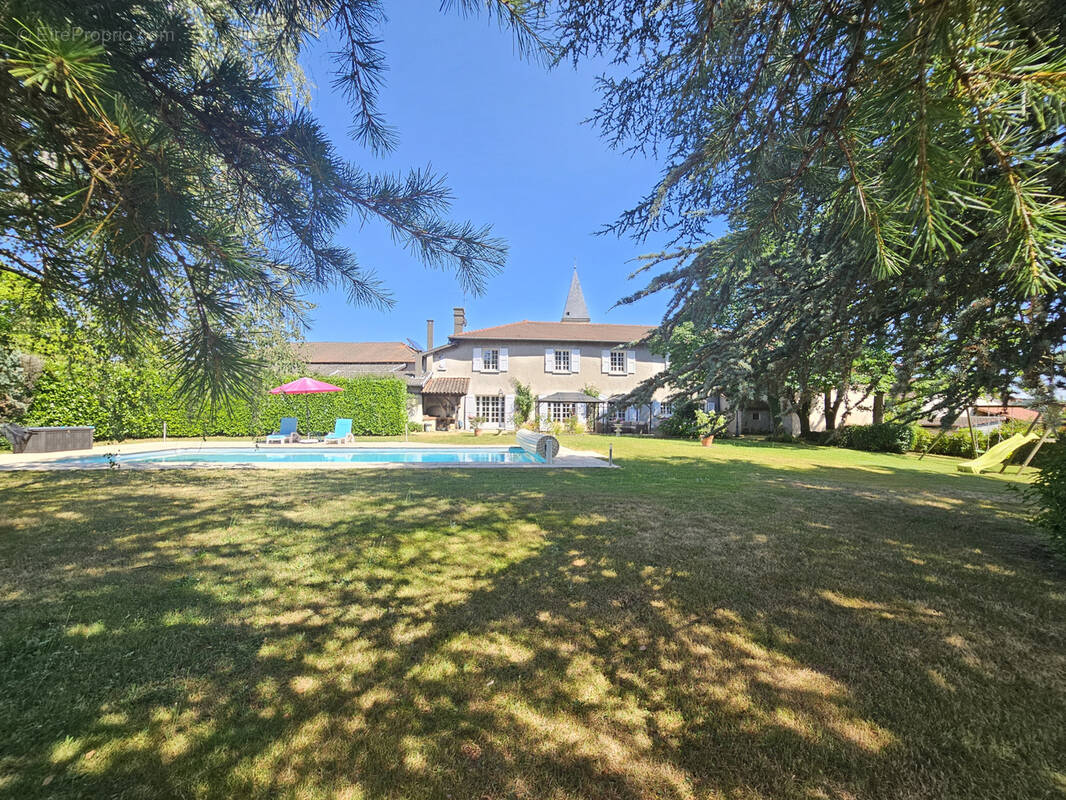 Maison à SAINT-JEAN-DE-BOURNAY