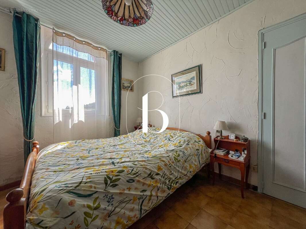 Maison à SAINT-SAUVEUR-DE-CRUZIERES