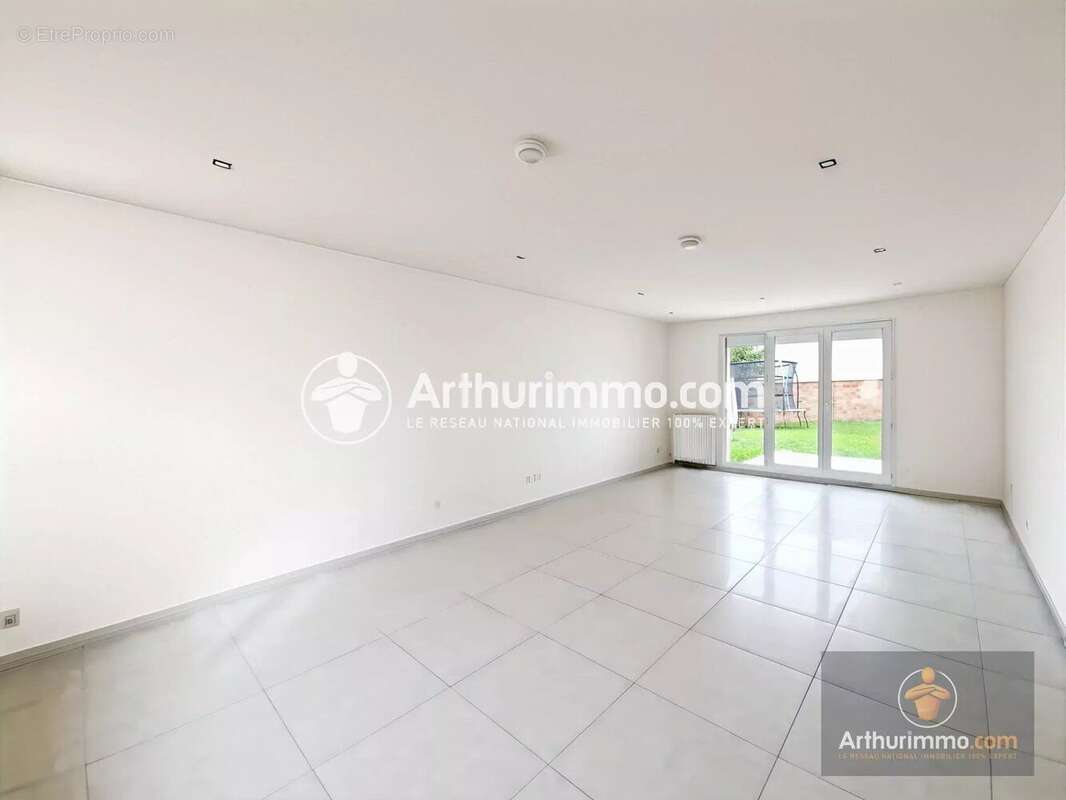 Maison à SAINT-PIERRE-DU-PERRAY