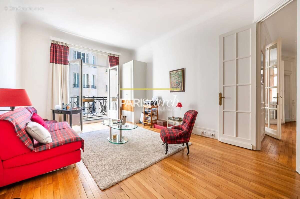 Appartement à PARIS-16E