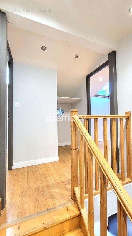 Maison à COLLONGES-AU-MONT-D'OR