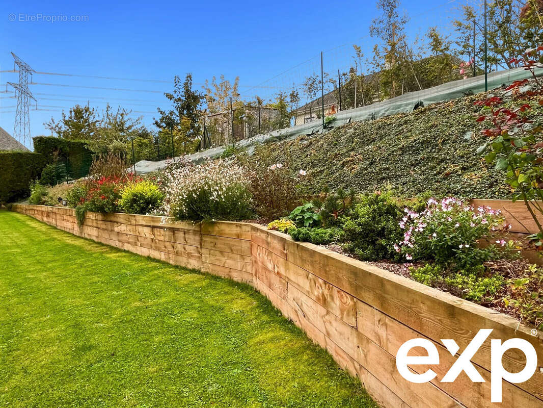 Maison à BELLENGREVILLE