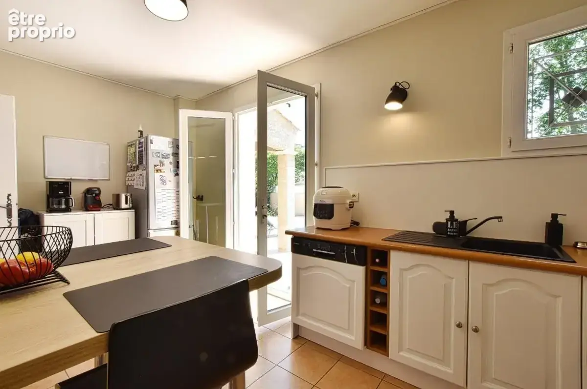 Villa familiale avec piscine et garage - photo 11