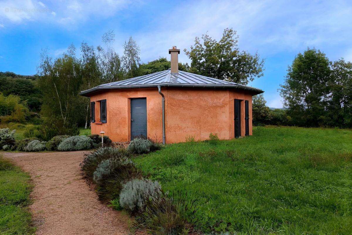 Commerce à CASTELNAU-DE-LEVIS