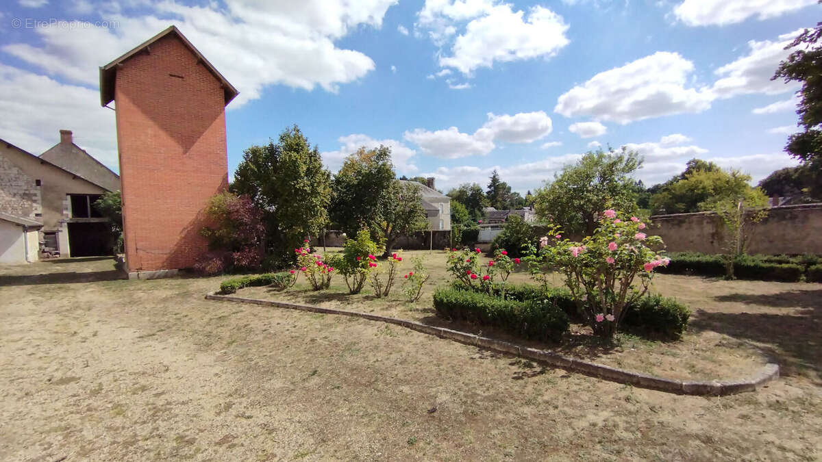 Propriété rare, destinée aux amoureux de belles demeures et de lieux de vie hors du commun ! - photo 17