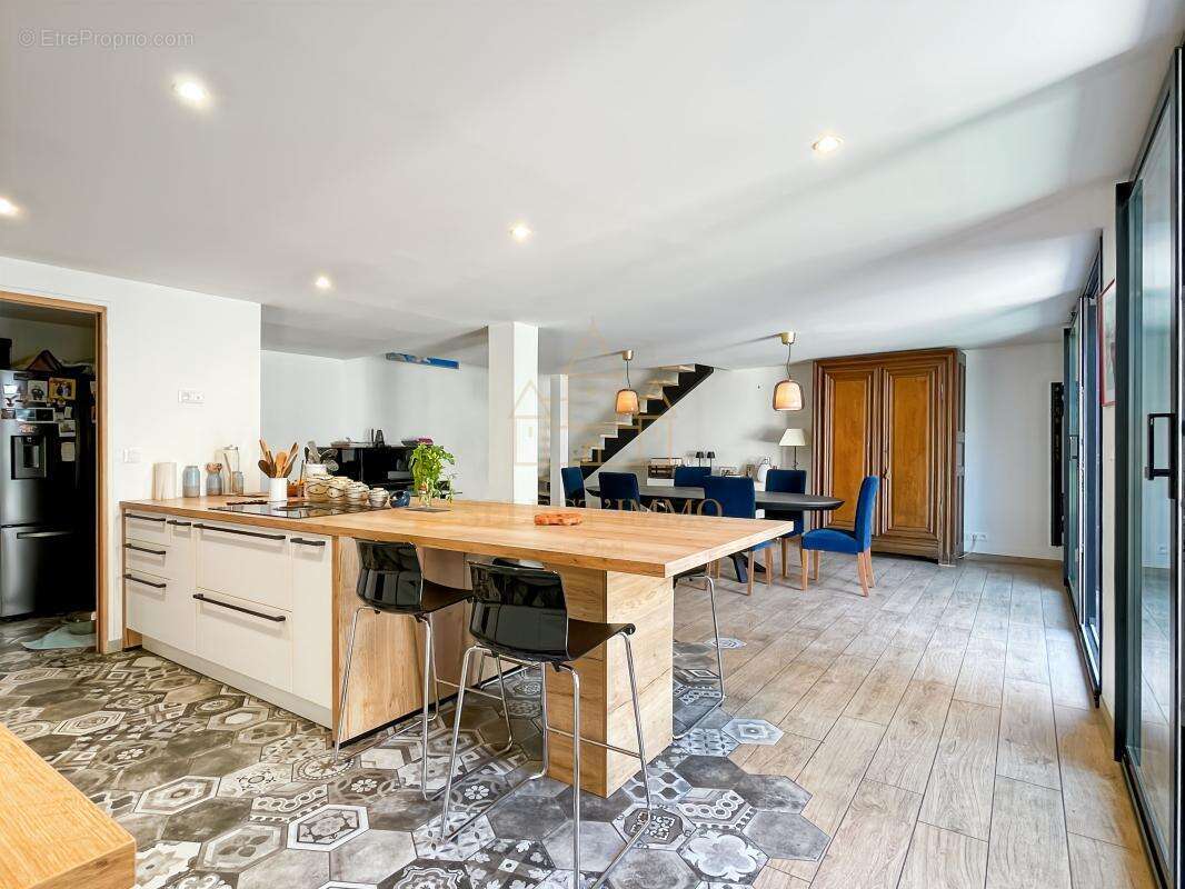 Magnifique propriété de 276m² entièrement rénovée en hyper-centre d'Evreux - photo 6