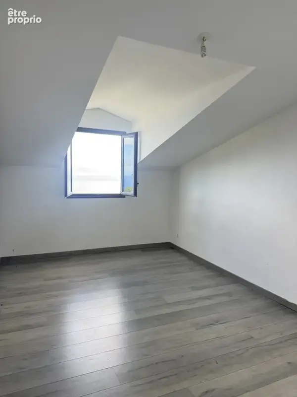 T4 duplex avec deux cours & magnifique vue mer - photo 6