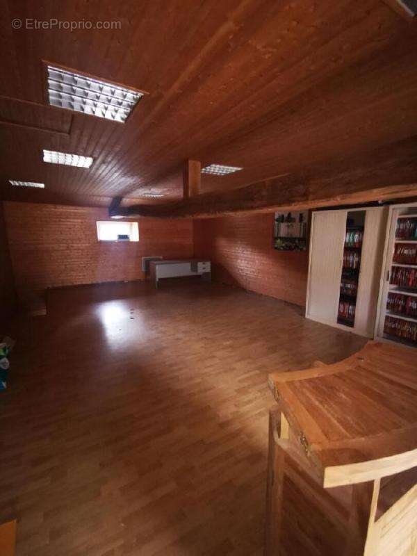 Commerce à AIXE-SUR-VIENNE