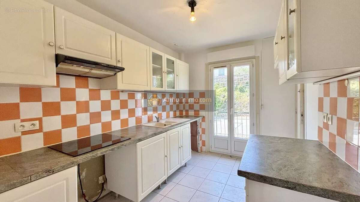 Appartement à LE MUY