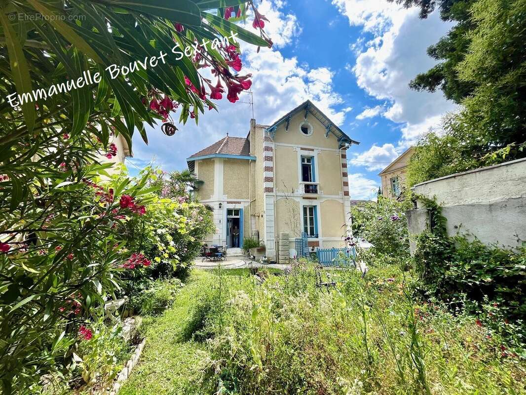 Grande maison bourgeoise fin 19ème, centre-ville, tous commerces à pied, jardin, garage, terrasses - photo 5