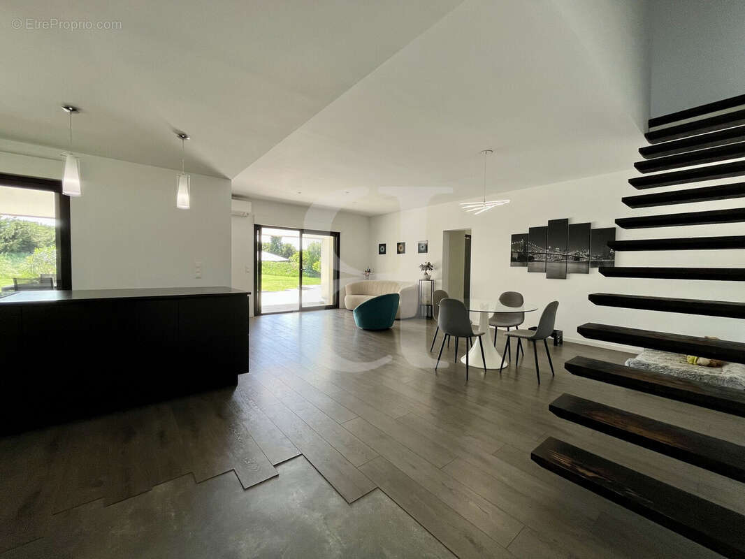 Maison à SAINT-ETIENNE-DU-GRES