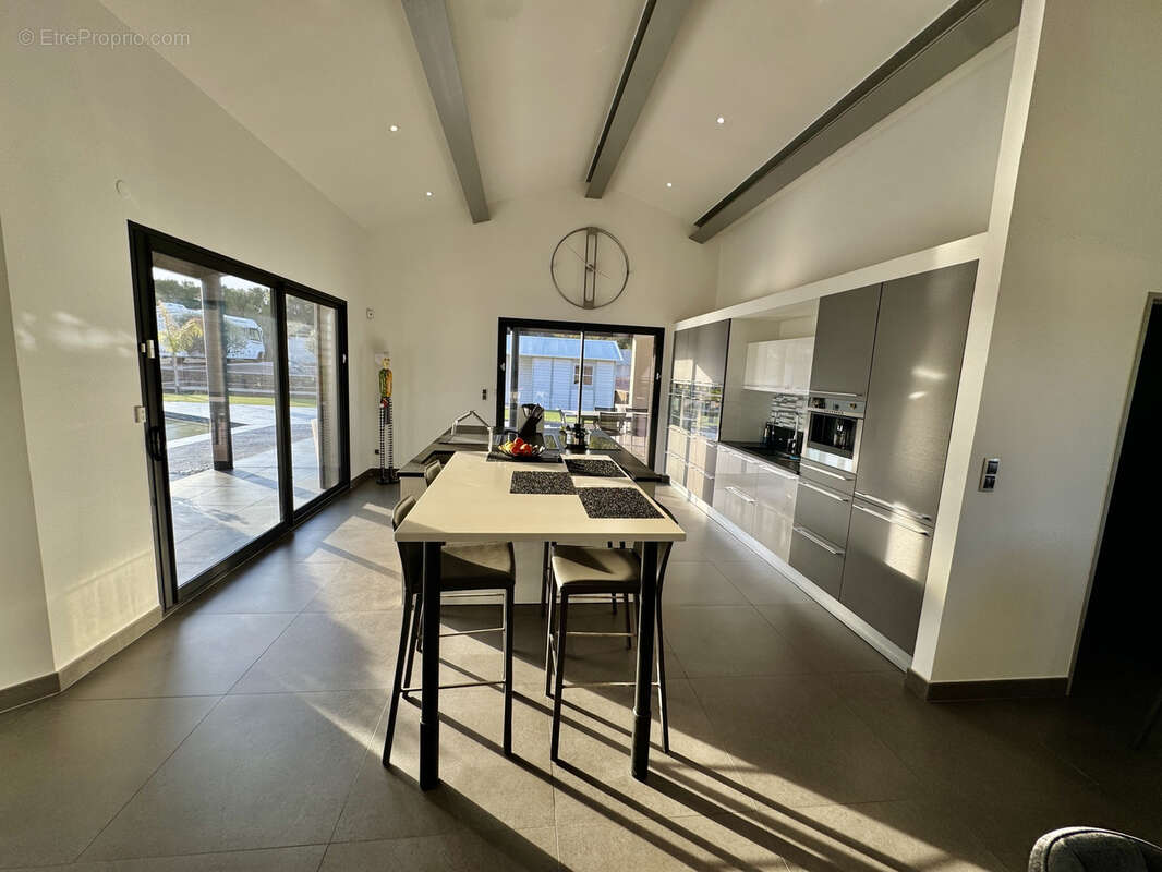 Maison à SAINTE-CECILE-LES-VIGNES