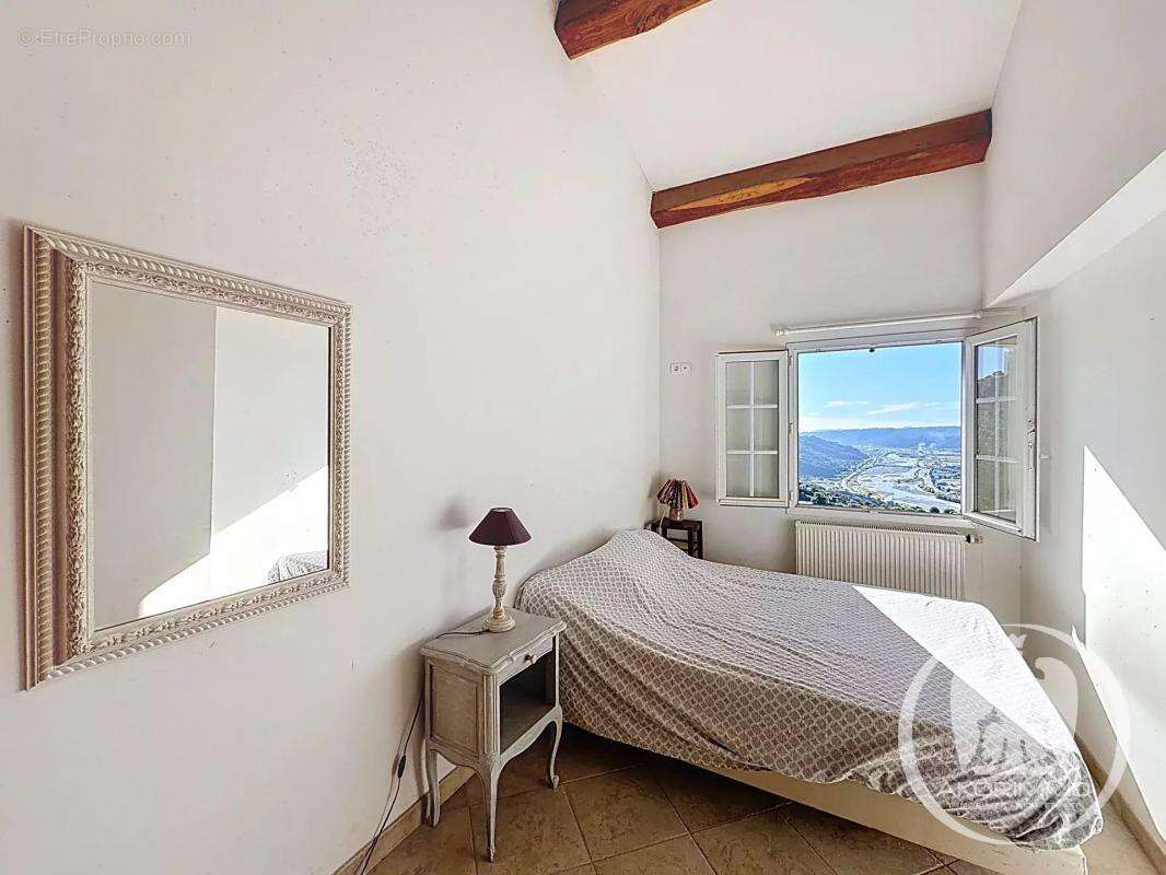 Maison à CASTAGNIERS