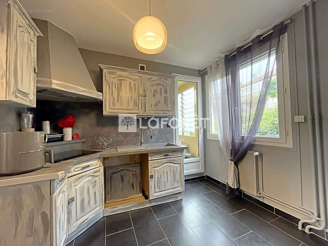 Appartement à LE CHAMBON-FEUGEROLLES