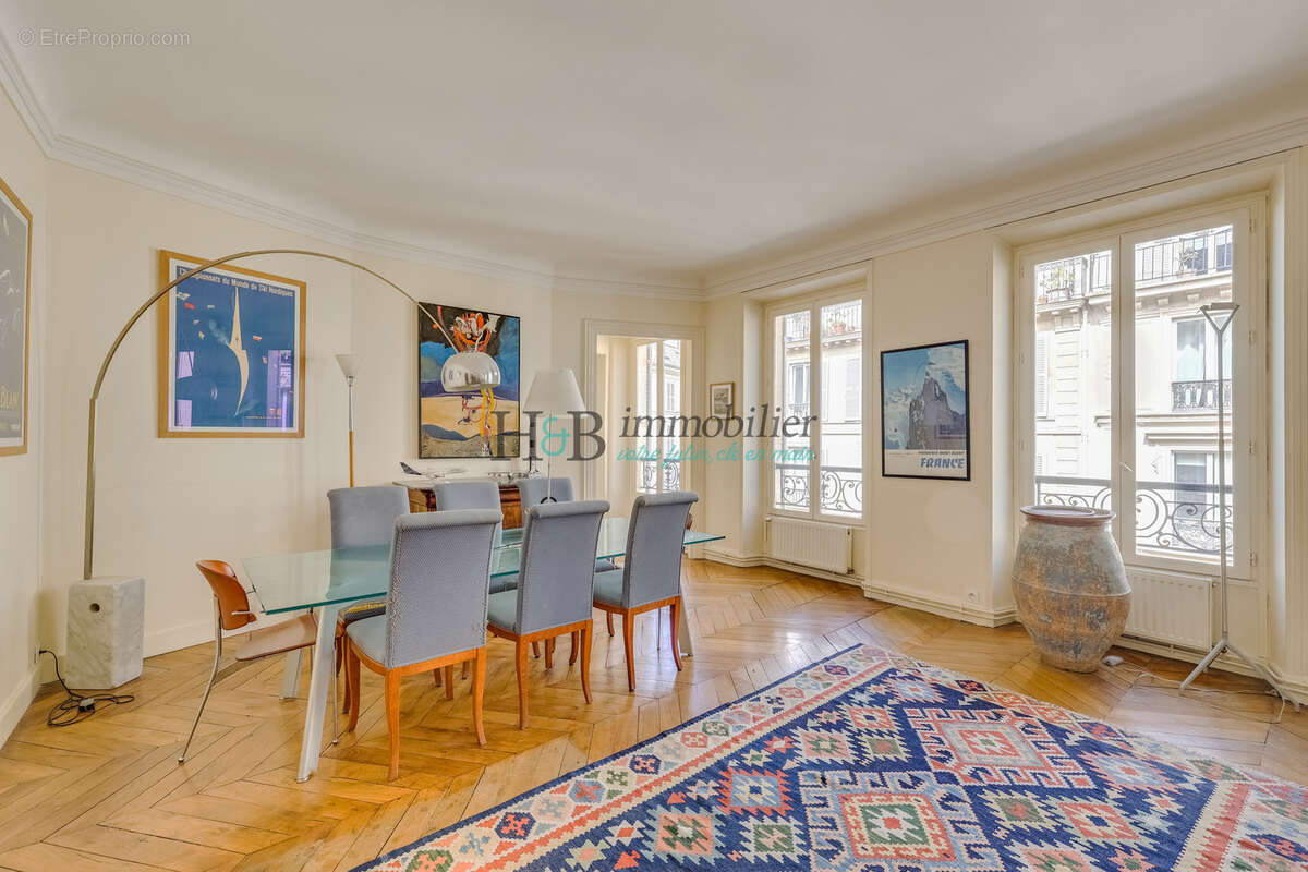 Appartement à PARIS-9E