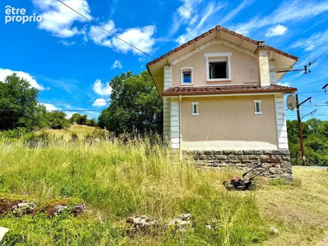 Maison de garde-barrière T3 avec jardin - Ussac - photo 2