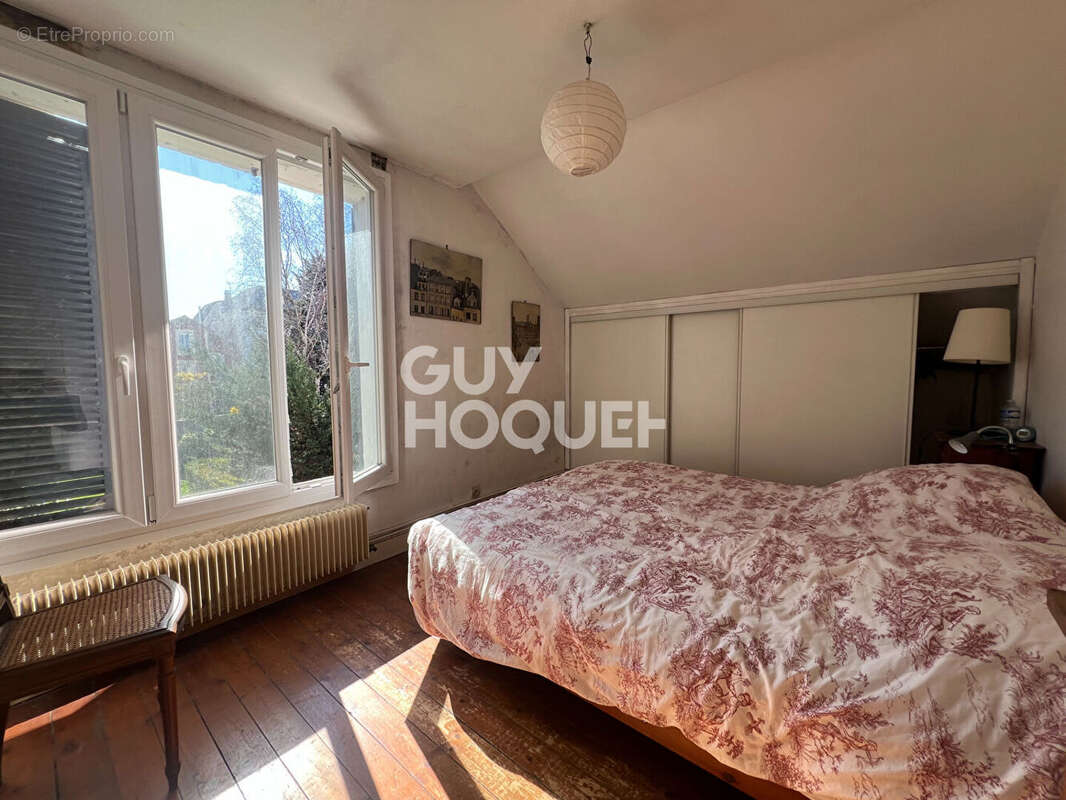 Maison à LA GARENNE-COLOMBES