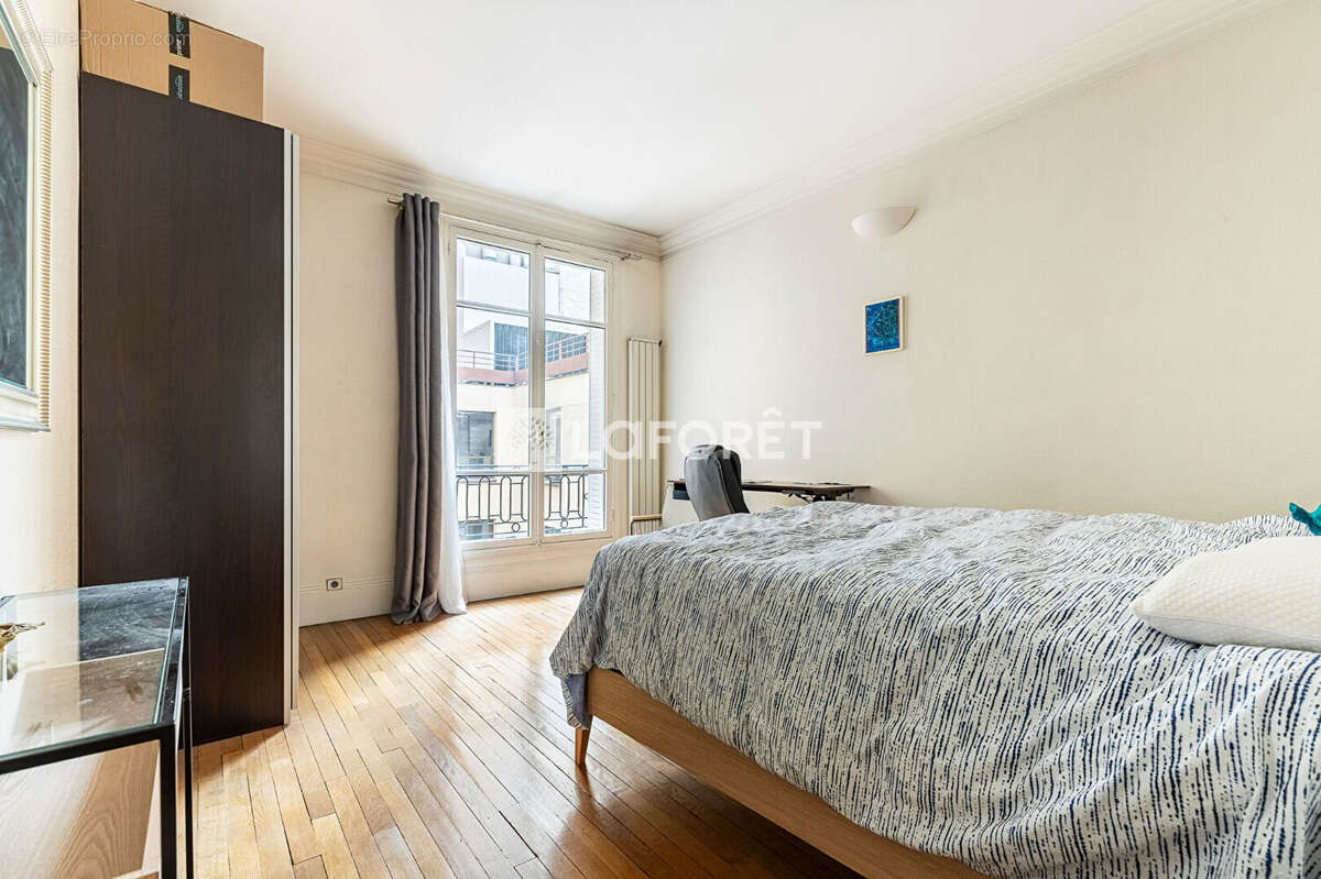 Appartement à PARIS-17E