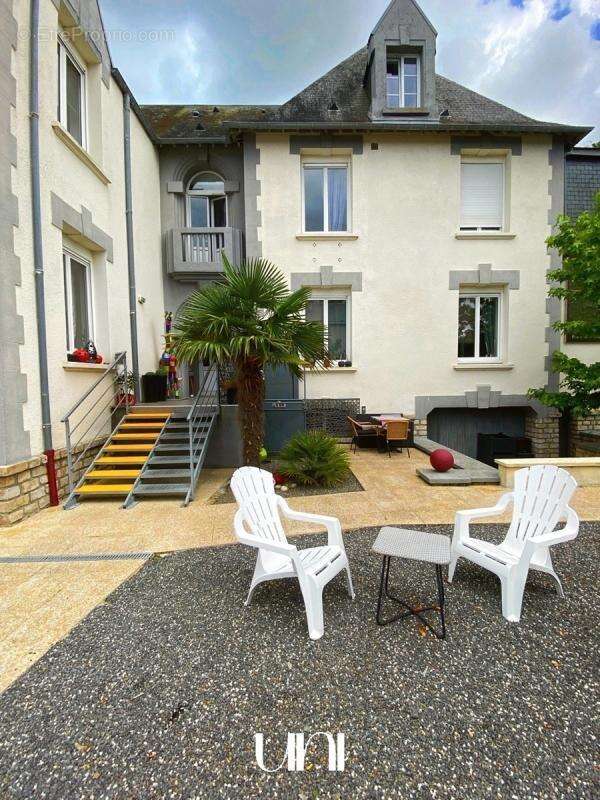 Maison à PORT-EN-BESSIN-HUPPAIN