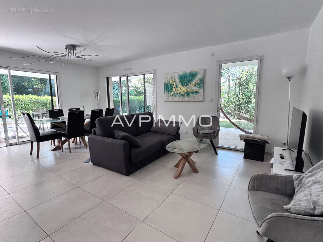 Appartement T3 avec jardin et terrasse à vendre à Saint-Cyr-sur-Mer Les Lecques À 80 m de la plage Résidence r - photo 2
