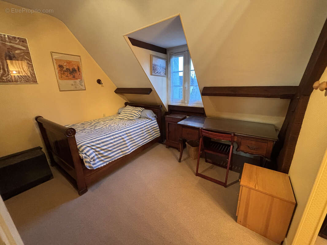 Maison à SAINTE-GENEVIEVE-DES-BOIS