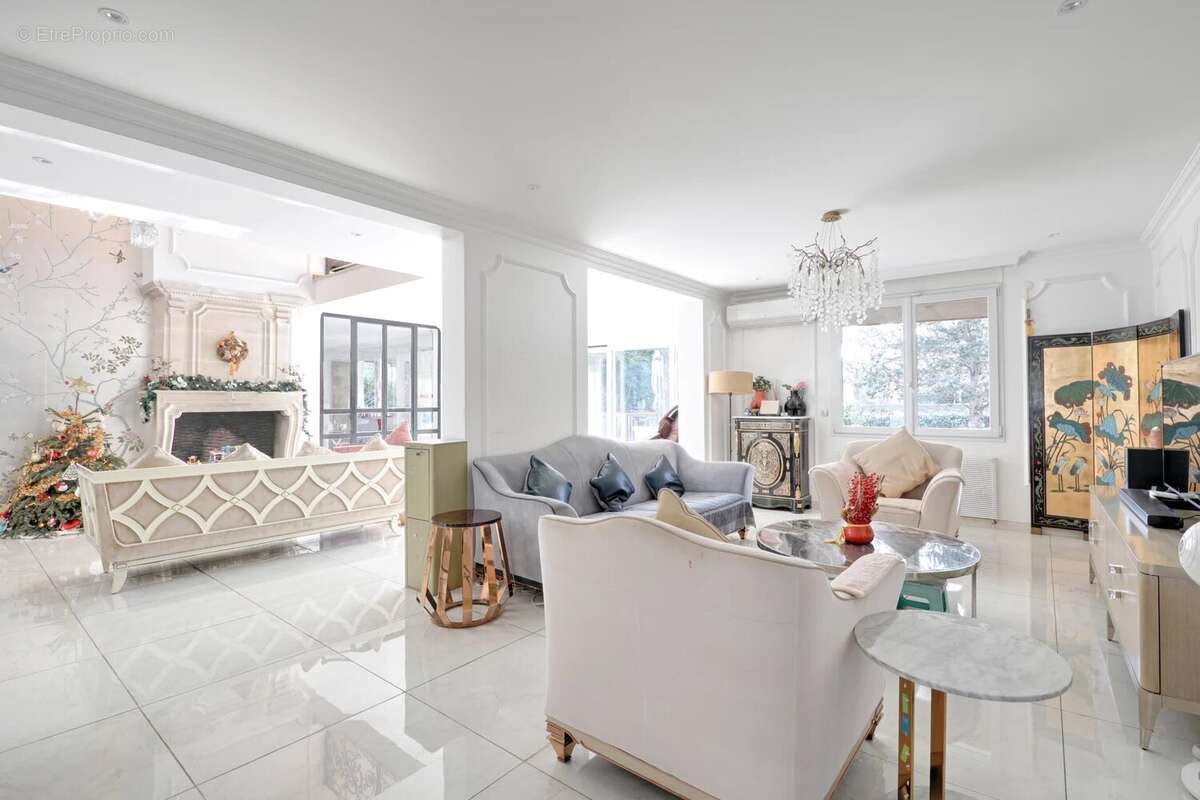 Maison à SAINT-MAUR-DES-FOSSES