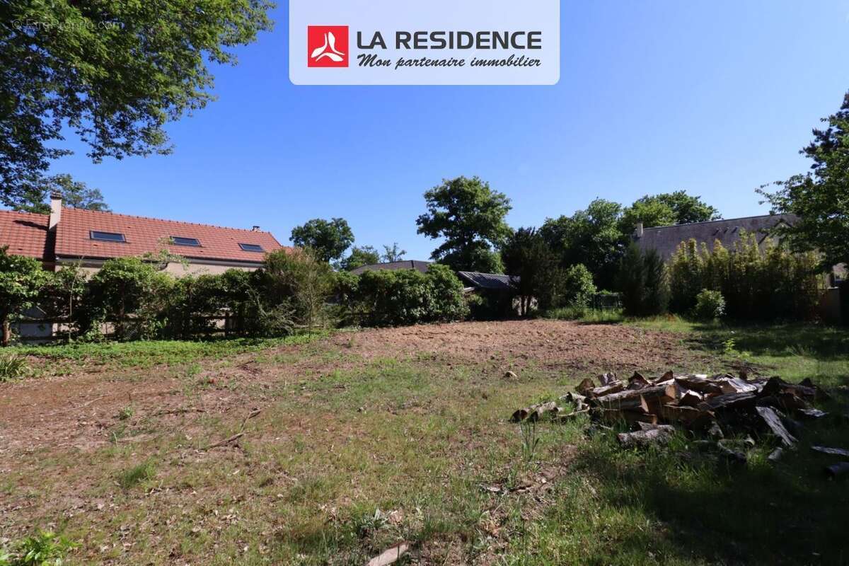 Terrain à VERNEUIL-SUR-SEINE