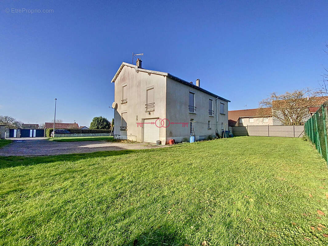 Maison à SAINTE-MENEHOULD