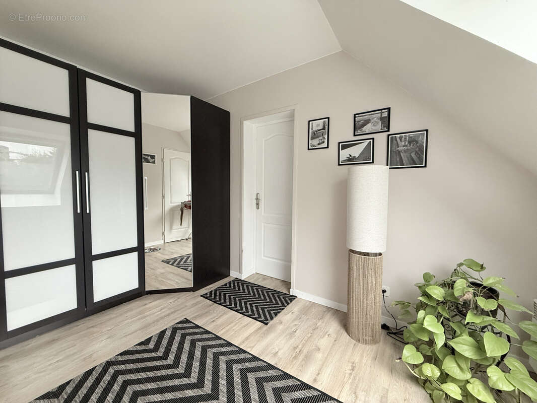 Maison à MORAINVILLIERS