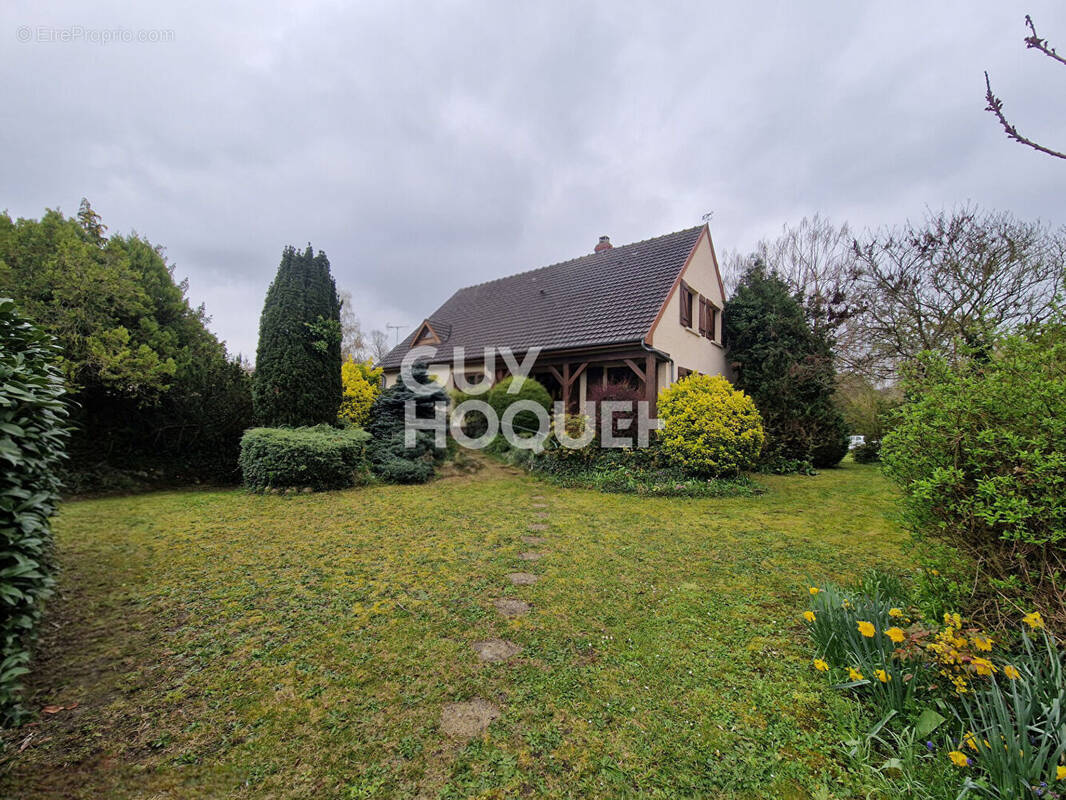 Maison à BRUYERES-ET-MONTBERAULT